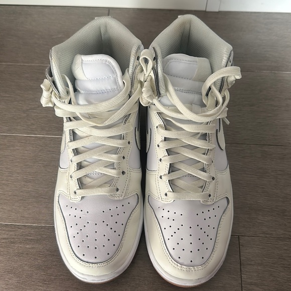 Nike High top dunks gum bottom - Picture 2 of 9